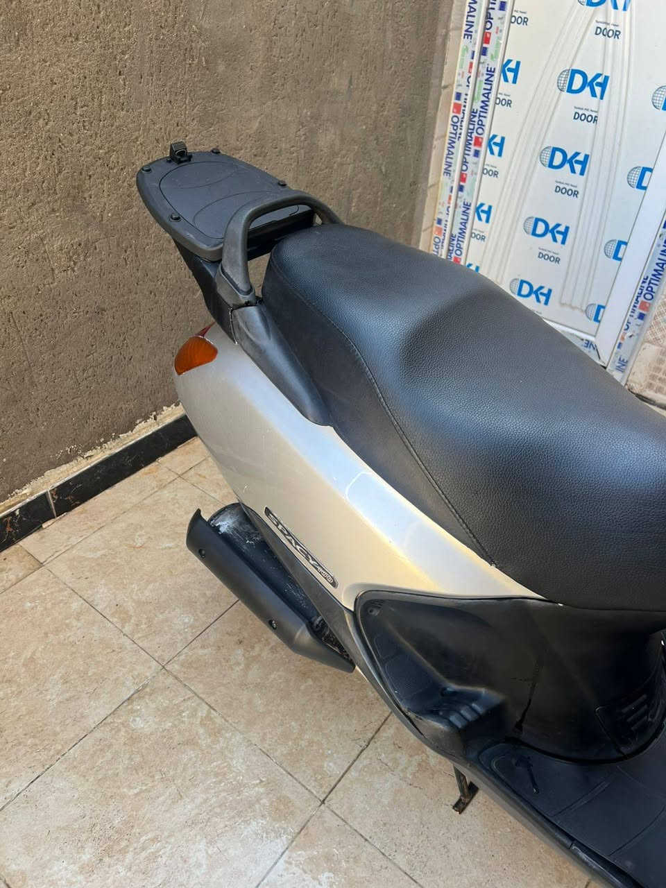 السلام عليكم دراجه سبيسي ياباني للبيع رمبه رمبه مكفوله كفاله عامه دراجه جديده معنه كلمه ماشيه 17 حقيقي مكان كوت خاجيه شارع ٤٠ رقم هاتف فقط ***********
