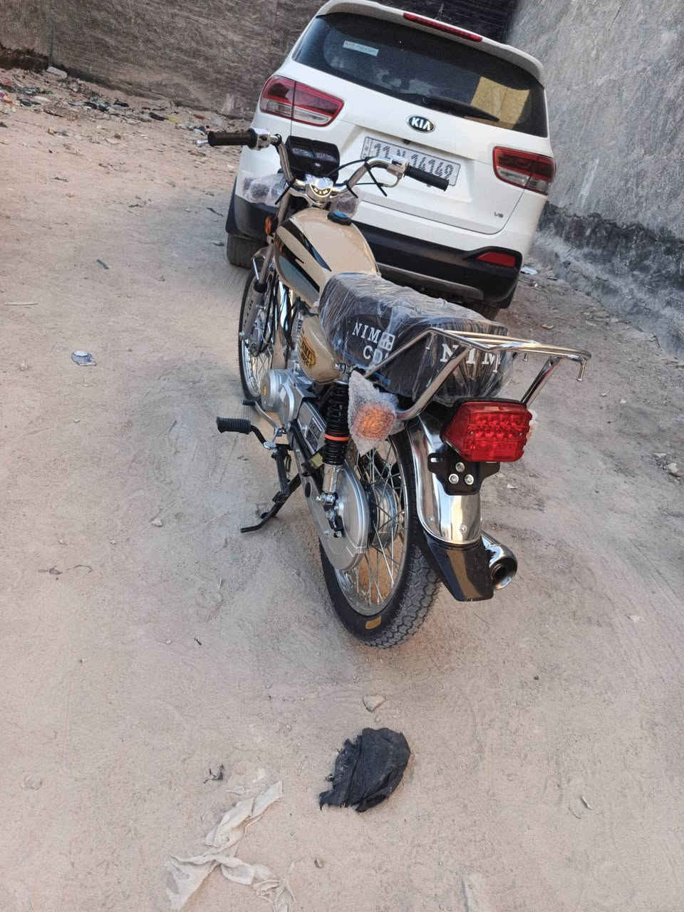 السلام عليكم نامه امتياز
موديل 2025
لون خاكي
اوراق اصولي كبل ترقم

الدراجه وكيلها العارضي طالعه بشهر ال 11 بعدهي بحالة الوكالة شخط مابيها دهن جديد مناقصها شي والمكينه بحالة الوكالة ما مفتوحة..  السعر 900 وبيها مجال للطيبين مكاني نجف حي النداء
***********بي واتساب
