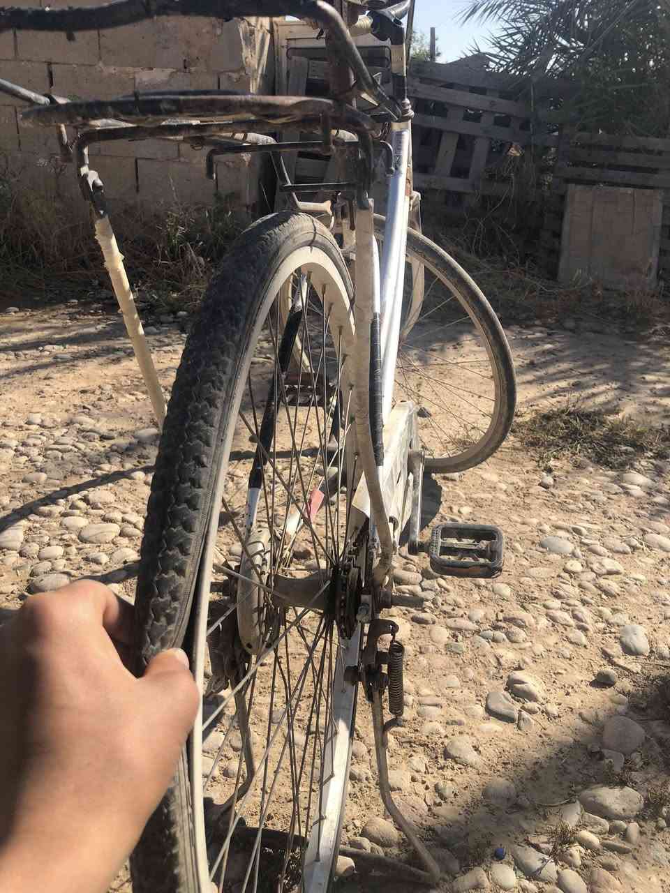 بايسكل للبيع مابي شي بس التاير الوره يريد جوب بس متروك مابي شي  السعر 50وبي مجال مكاني كركوك الصياده وهذه رقمي***********
