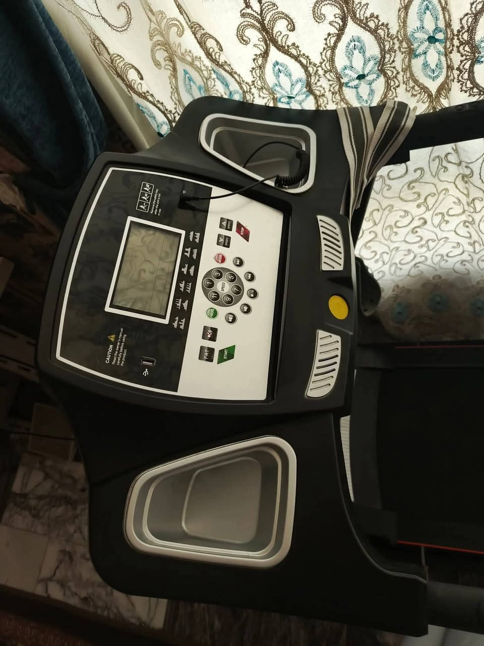 السلام عليكم
جهاز جري جديد للبيع استخدمته فقط ايام قليله وتركته بسبب عدم التفرغ جديد نضافه ١٠٠٪ أمانة الله ونوعيه راقيه أصحاب الخبره يعرفونه يحتوي على مدخل Aux وسماعات ثنائيه لتشغيل الموسيقى ومدخل فلاش وهواي مميزات نوعيه جدا ممتاز وأصلي السعر 550 الف وبيه مجال بسيط / مكاني / سدة الهنديه/ قرب مكائن مضخات الماء/ *********** واتساب
