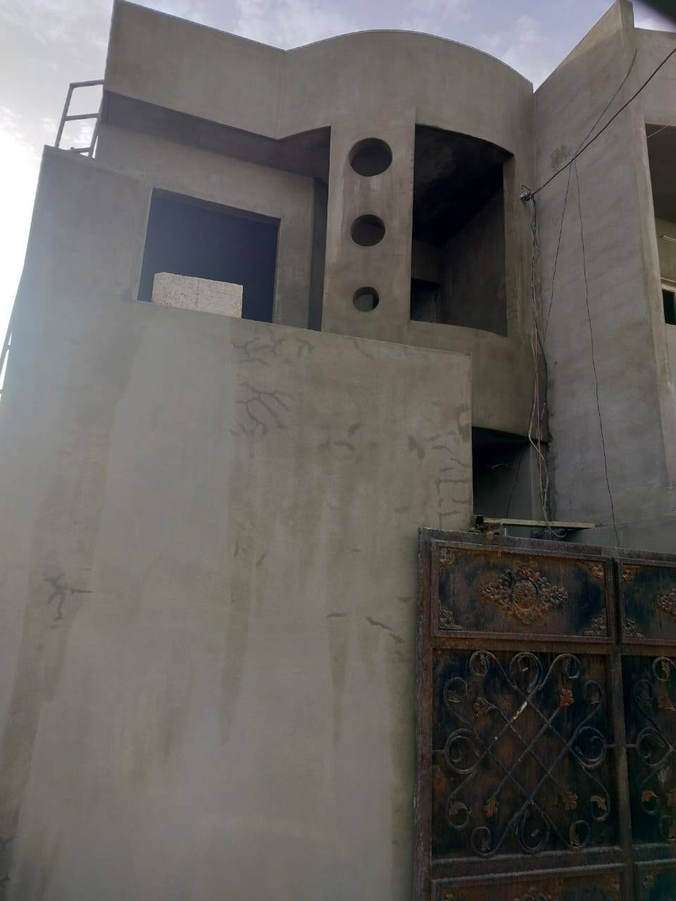 السلام عليكم اني اسطه لبخ اشتغل المتر ٣٠٠٠ القاط الواحد ول قاطين ٣٥٠٠ مكاني كركوك للستفسار هاذ رقمي*********** *********** اشتغل فقط داخل كركوك.
