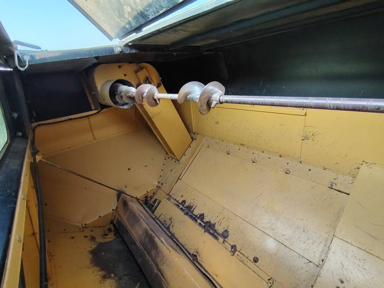 حاصده للبيع موديل 2000 خمسه بلم هيدرو تك درام دخول جديد مكفوله كفاله عامه كير محرك اكسلات شواصي طبله 17فوت  عاده 3800،. رقم واسط الماني سنويه لل26 بأسمي للاستفسار الاتصال على ***********
