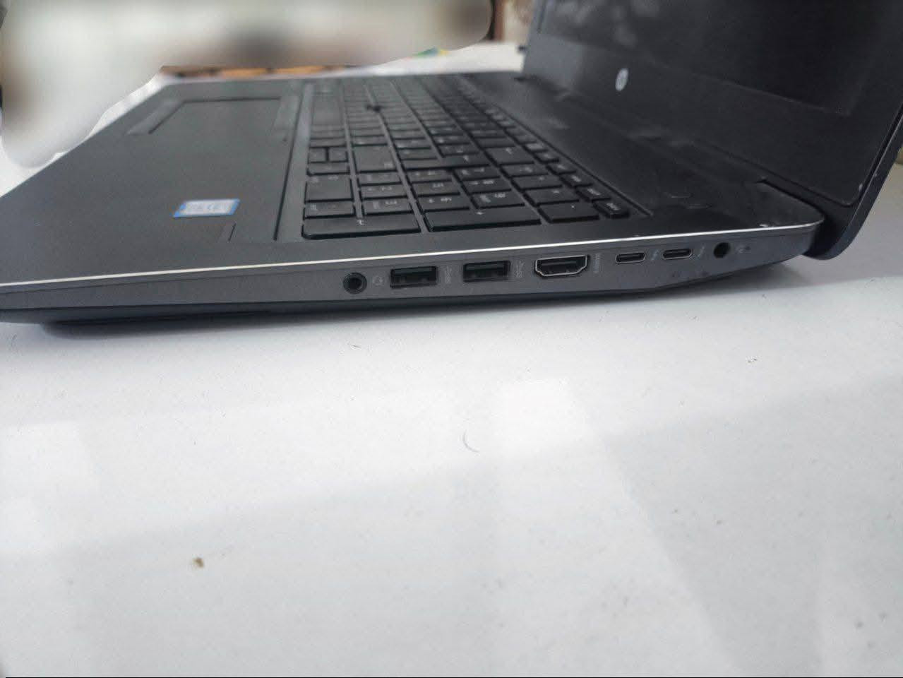 لابتوب مستخدم نضيف جداً استخدام جداً قليل ونضيف سعر مليون وربع وبيه مجال للشراي
للتواصل خاص او على رقم ***********
