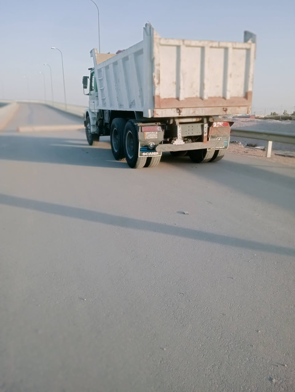 للبيع سكاني 112 مشروع وطني رقم بصره سنويه لل 27 راعيها يريد تحويل السياره جاهزه  مكينه عالسحق بوم ونوزل جديد تخم تاير 24 دشبول 13 فر السياره جاهزه للعمل مكان الناصريه مركز مدينة *********** سعر 140
