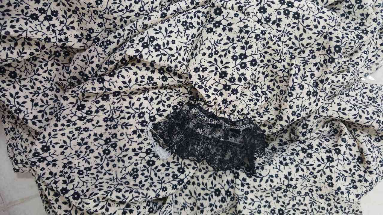 ✨ عباءة صلاة ✨

🔴 الدرزن يحتوي على 12 لوناً مشكلاً بدون تكرار

​خامة مميزة، تصميم مريح، وستر كامل

🔸 ​القماش: كريشە أصلي درجة أولى
لا يتغير لونه ولا يتأثر بالغسل

🔸 ​التصميم 📐: ضممت ب 3.5 متر قماش
لتوفیر راحة تامة + طول 180سم

🔸 ​الستر: تصميم (خلفي أطول) لتغطية القدمين بالكامل

🔸​ الرقبة: (لاستيك + حزام) تلبس بطريقتين

🔸 ​الخياطة: خياطة "دفن" احترافية ونظيفة جداً 🪡

💰 سعر الدرزن ــ 93 ــ الف فقـط 💰

🔴  الوان والنقشات مشکل في الدرزن
ولا يوجد اختيار محدد

​🚚 متوفر خدمة التوصيل
📥 للطلب، راسلونا عبر الخاص بغداد, العراق


**إذا كنت صاحب هذا الإعلان وتريد حذفه لأي سبب، رجاءا أرسل رسالة إلى الدعم الفني**