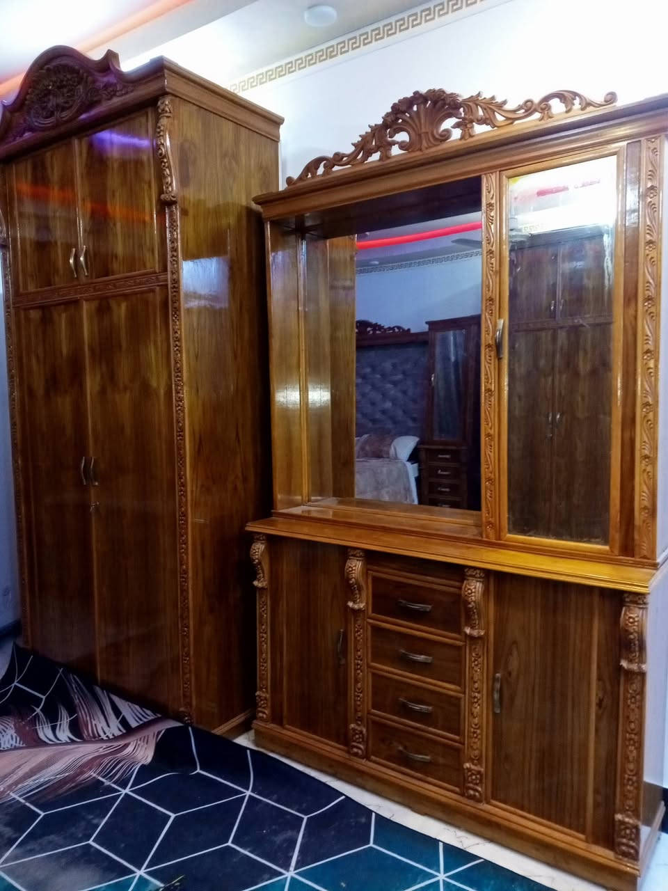 غرفة اخشاب قاطين تسكام جديده استخدام شهرين  هيه والدوشك  السعر 1750000 اويه مجال للاستفسار ***********
