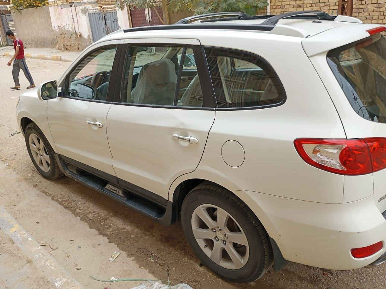 سنتافي 9 رقم نجف انكليزي كير محرك مكفوله بيه شبر صبغ فقط 
محرك 6  

3 قطع تبريد 

7 راكب 

مكان السيارة الديوانية ***********
