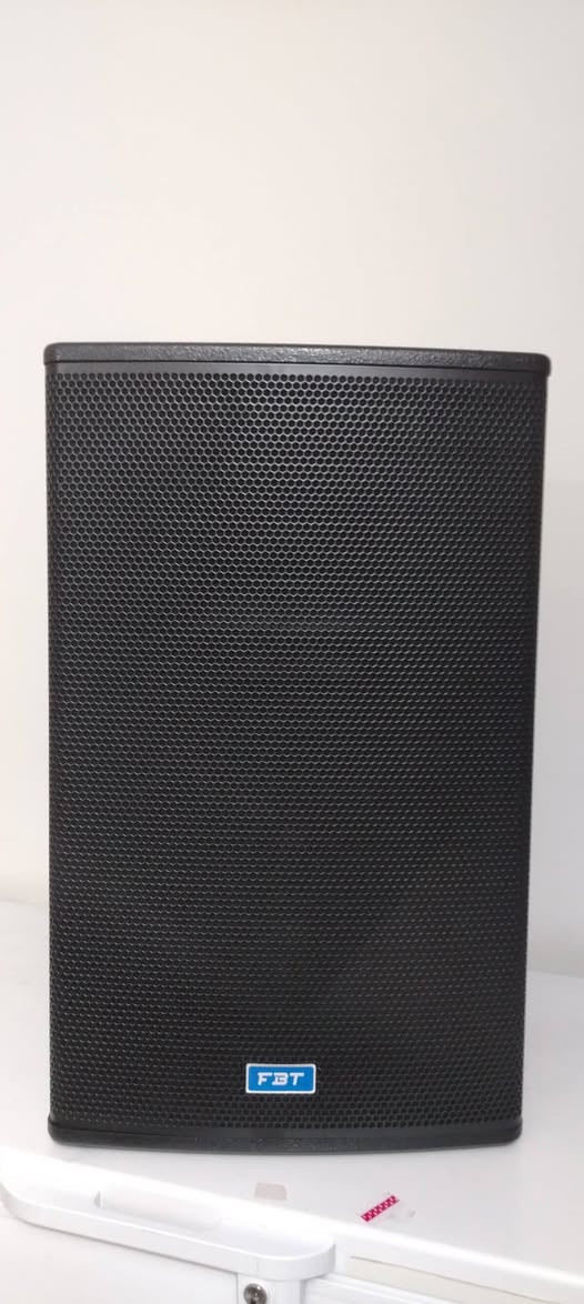 السلام عليكم ورحمة الله وبركاتة خدام الحسين توفرن مكبرات الصوت(FPT 115 MITUS) و(YAMAHA) لبه 15 انج التويتر 3000 الكروسوفر الظخم شرط صوت ونقاوه ودفع كلش راقي بمعنى الكلمه ضمان سنه كامله اي استفسار هذه رقمي*********** واني خادم اخوكم  ملا عصام الكربلائي
