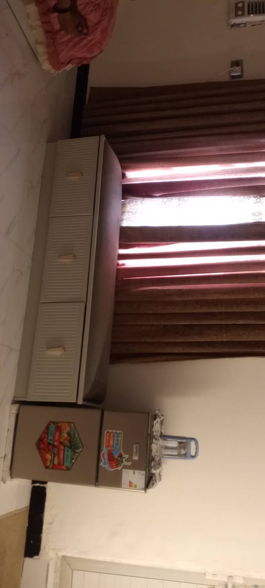 غرفه مال عريس توه ماخذها مستعجل عل بيعه مالتها ما اخذها بلميونين و500 ويريدها بمليونين ليريدها يراسلني *********** مكاني ناصريه

