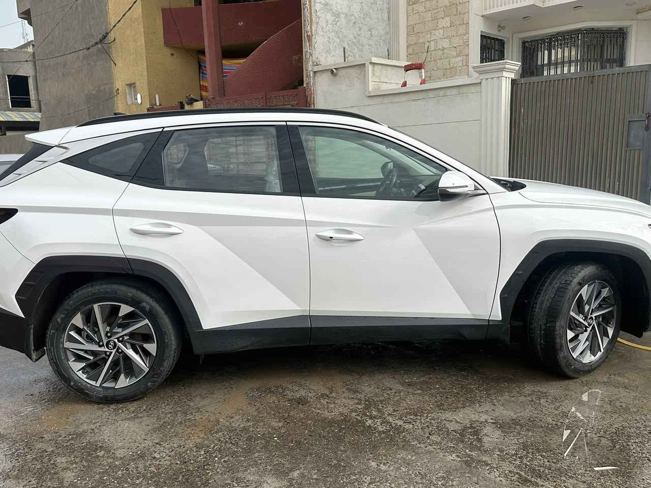 السلام عليكم
للبيع توسان خليجي 24 مكفوله عده شبرين باب خلفي ماشيه 64 سياره جديده رقم بغداد تحويل ثاني يوم السعر 215 وبيها مجال مكاني اللطيفيه***********
