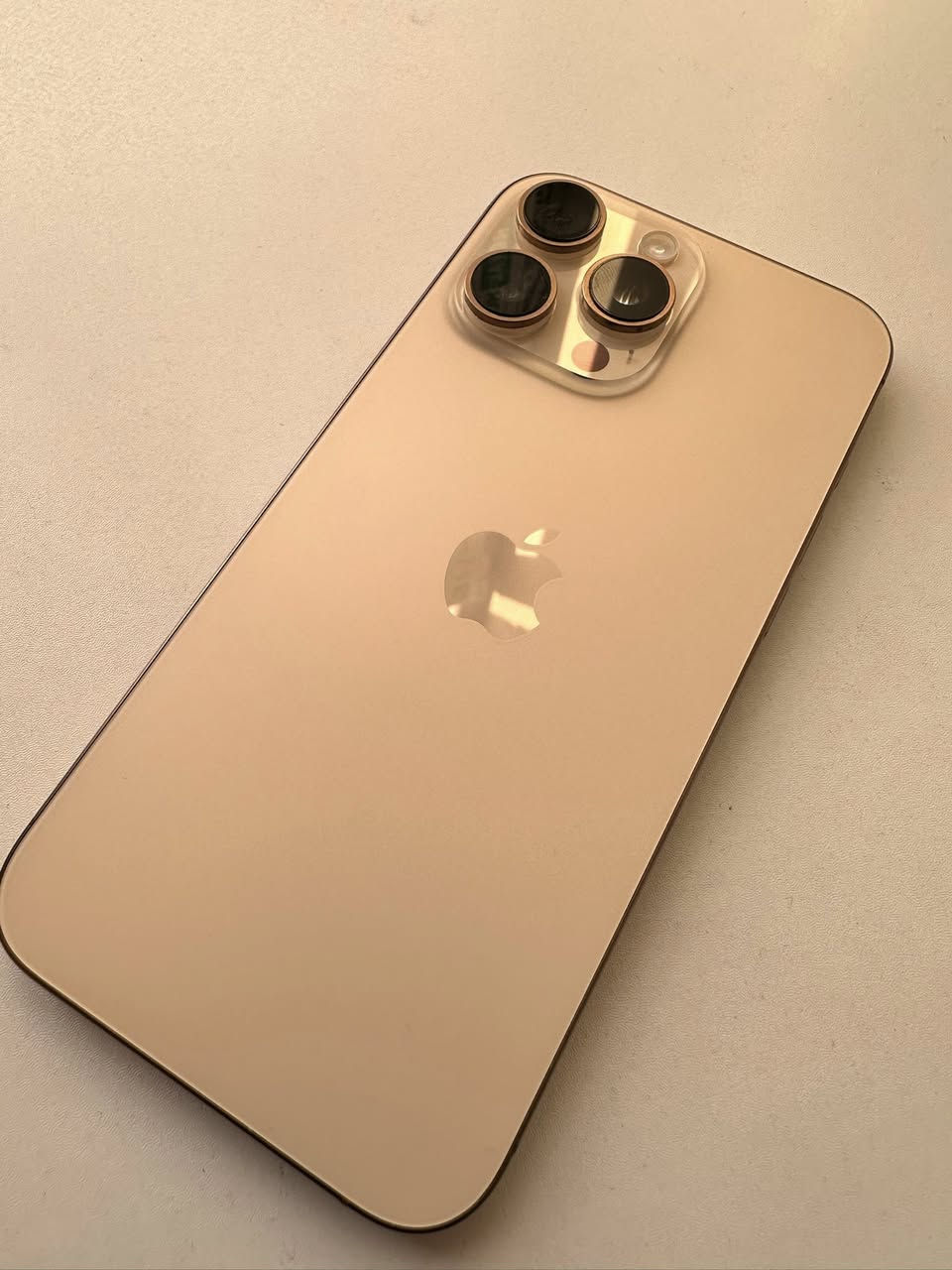 السلام عليكم
١٦ بروماكس ذاكرة ٢٥٦ بطارية ١٠٠  دورات شحن ١٢١
الجهاز ماستر ومكفول من الفتح بيه طخه بسيطة بلشاصي وياه كيبل اصلي ممستخدم وكارتونته اسبوع وتوصلني  حاليا بس هو وكيبل 
عنواني زيونة او جامع النداء
السعر ١٣٢٥ مجال بسيط
***********
