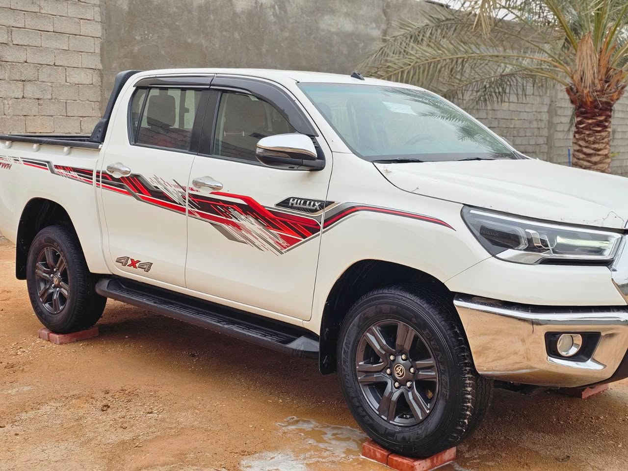 السلام عليكم ورحمة الله وبركاته 
جمعة مباركة على الجميع 
تويوتا هايلوكس فورويل 2023 ساز ام الضمان كير اوتماتيك 6 نمر 

تجي بصمة وتبريد كشنات وشاحن واير ليس بنيد جكات واضاءة بالبنيد ومري شفط واضاءة ترحيبية بالمري وتبريد شاشة وشاشة وكاميرا وحساسات ومثبت سرعة تحكم جهتين دفلوك وتحكم بنضام……..الخ ..

السيارة رقمها شمالي باسمنا تريد تحويل تريد وكالة 

ممشى السيارة 90 الف 
السيارة جديدة بمعنى الكلمة شرط تايرات الشركة جواها  شرط سبيرها ما نازل وعدتها والمثلث والجك مال الشركة شرط ما مفتوحات 
 
السيارة مكفوووولة كفالة عامة من صبغ وضربة وبارد بختصار مكفولة من كلشي برغي واحد ممفتوح بيها 
وبيها سونار الي يرده هم ادزه الة 

سعر السيارة : 330 وبيها مجال شي بسيط 
رقم الهاتف :*********** بغداد, العراق
