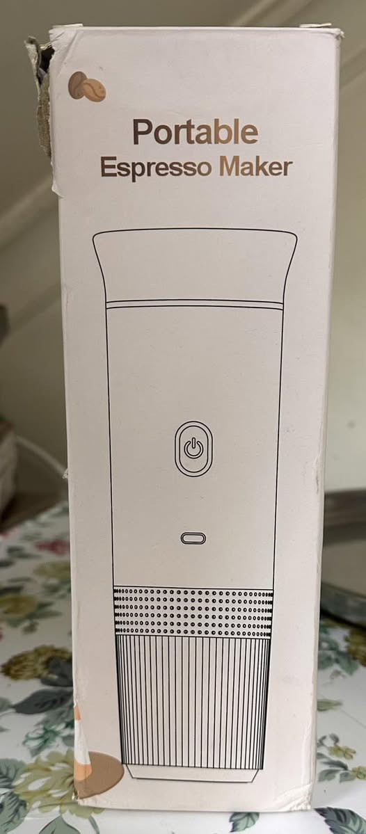 محضرة قهوة
جديده غير مستعمله مع جميع الملحقات 
35 الف 
***********
