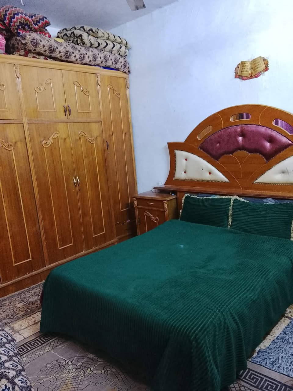 سلام عليكم بيت 100 متر 5×20 طابق ونص 
غرف 2 + صاله2+ مطبخ + استقبال +مجاميع صحيه 3  المكان الأمن الداخلي منطقة 23
السعر 88 مع المجال الاستفسار ***********
