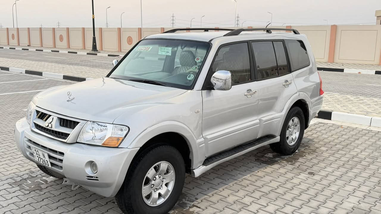 السلام عليكم للبيع سيارة باجيرو 2003 رقم بغداد دولي جديد سنويه وهزه جديده السياره كفاله من الضربة و الكص و النقل و التحويل و المكينه ولكير فيفيتي مكفولات الحداده توب طخم تاير جديد السياره جاهزه و سعرها 73 ورقه بيع مستعجل الشراي يتصل *********** مكان سياره بصرة
