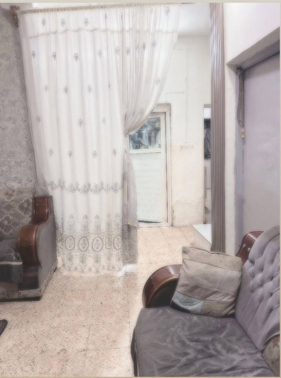 بيت مساحته 150 في منطقة داموك ل١٥٠ شارع حسينيه زينب الحوراء صاله وهول وغرفة ومطبخ وحمام الطابق الاول اما الطابق الثاني غرفتين  للبيع للاستفسار الاتصال على الرقم
 ‭***********
