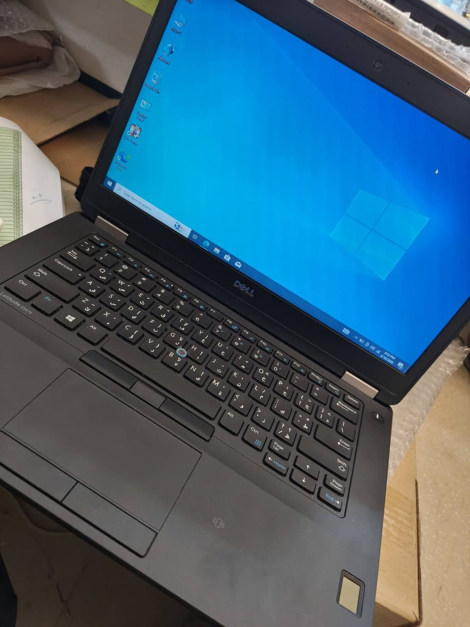 *للبيع لابتوب Dell Latitude 5470 - نظيف جداً*

*المواصفات:*
1. *الموديل*: Dell Latitude 5470 - 14 بوصة بزنس
2. *المعالج*: Intel Core i5-6200U الجيل السادس 6th
3. *الرام*: 8GB DDR4 قابل للترقية 16GB
4. *التخزين*: 256GB SSD سريع - الإقلاع بـ 10 ثواني
5. *كرت الشاشة*: Intel HD Graphics 520 مدمج
6. *الشاشة*: 14 بوصة HD
7. *المنافذ*: 3x USB 3.0 + HDMI + VGA + منفذ شبكة + قارئ SD + ExpressCard
8. *الحالة*: نظيف 9/10 
10. *الملحقات*: شاحن أصلي

*الاستخدام*: مال دراسة، أوفيس، برمجة، نت، يوتيوب، زوم. الجهاز سريع ومايعلق.

*السعر*: ١٩٠وقابل للتفاوض البسيط 
*المكان*: نجف شارع المدينه عامود 14
*للتواصل واتساب *: ***********
