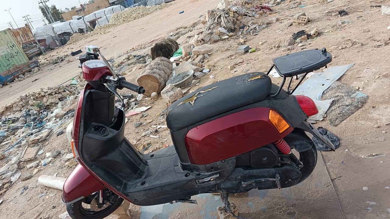 السلام عليكم بوليسي للبيع ياباني موديل 2007 كابريتر المحرك مجفت تجفيت عام ومبدل كلجات جدد وقايش جديد كهربائيات كلهه شغاله من الطول للطول لايت بك لايت لايت زنون اصفر عالي ناصي رماش بريك امامي بريك خلفي  كفرات مبدله تجاري الدراجه نضيفه بس بيهه شخوط دراجه محرك ناعم وشلعه ومعدل فول سلف هندر الدراجه كامله مكمله ع حسب الاصول السعر 550 وبيه مجال بسيط مكاني كربلاء حي الحر الشراي يتصل(***********) /بيع او مراوس
