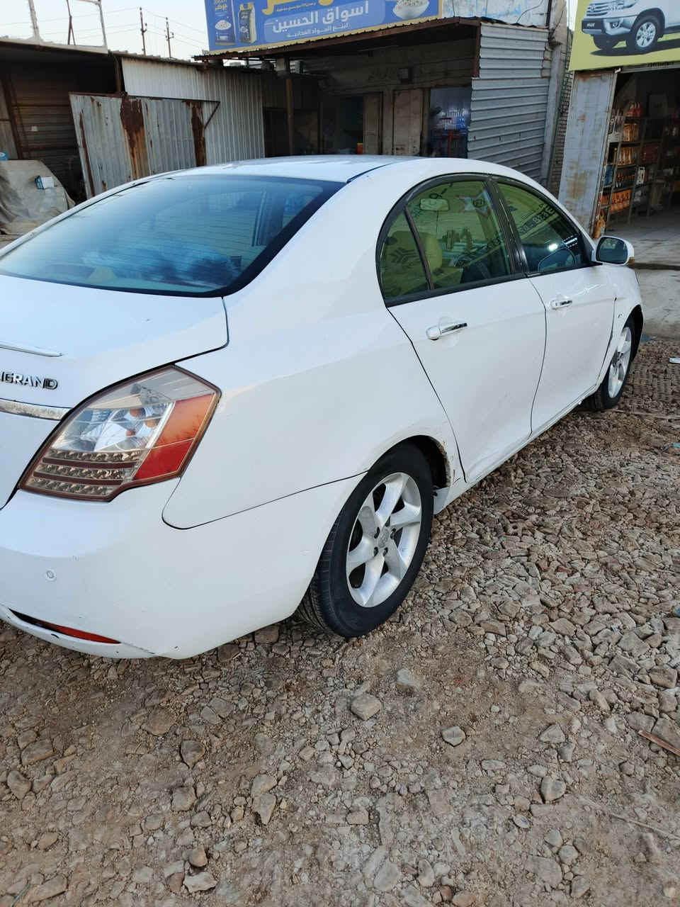 السلام عليكم ورحمة الله وبركاته 
بيع مستعجل 
امكراند موديل 13 مكينه وكير حداديه تبريد سياره جاهزة بيها جاملغ امامي امدل فقط رقم بغداد دولي شرط تحويل مكاني بغداد السعر 53 وبيها مجال تواصل عل واتساب *********** او انتصال تحياتي للجميع
