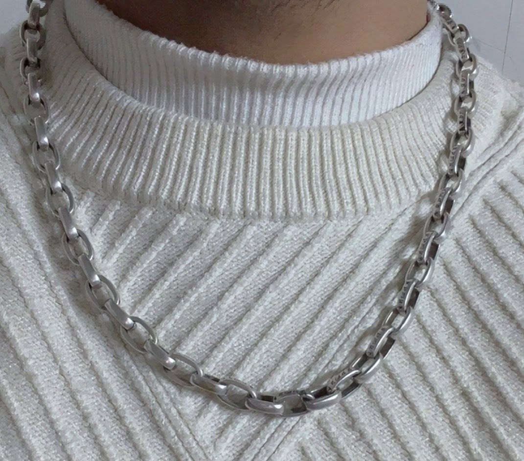 السلام عليكم اخوتي وعل راسي القطعه باله باله باله باله اوربي لا تجيني وتكلي كم غرام ولا تكلي عل غرام رحمه عل والديكم القطعه وحده بس ومختلفه جاي تجينه من غير دوله اختهه ماكو ماكو كل فتره تجينه قطعه شكل القطعه مختومه ٩٢٥ فضه اوربي انتيكه وتحفه وتخبل بل لبس وبل حقيقه بعد احله اتحده اقوه ابو فضه يكول مطليه لو يكول استرليني اتحدا والله القطعه سعرهه مناسب اخوتي وتاج راسي خاص وبل خدمه *********** سعرهه مناسب
