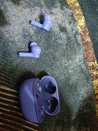 سماعات للبيع دبل عازل  تحكم رمز بها  السعر 35 وبيهن مجال بسيط  0774798...