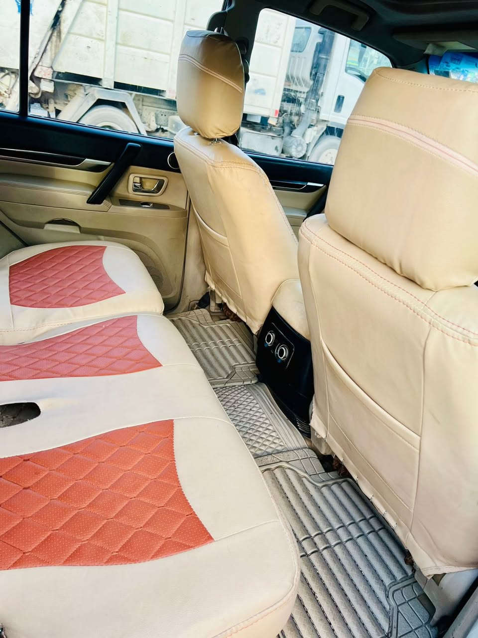 السلام عليكم

باجيرو 2010 حبتور سيارة نظيفة 

كوشنات جديدة واصلية دبل كشن كهرباء 

دمام حبتور محرك 6سلندر 3.500 

فور ويل دفع رباعي 4’’4

7راكب 

 رقم بغداد دولي سنوية الى 2030

مكان السيارة بغداد سعر 123 

الاتصال على الرقم التالي 
‭***********
