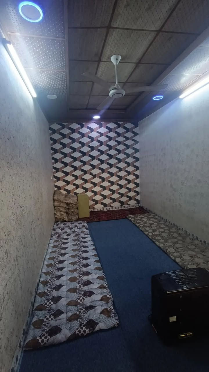 ‏                  دار للبيع  ١٥٣متر  
‏                  واجهه ٦ × ٢٥ م
‏                 طابو ملك صرف طابقين        
‏                 فرع عريض و موقع مميز جدا 
‏
‏ طابق 1️⃣ 
· ‏استقبال 
· ‏غرفتين نوم 
· ‏مطبخ و هول
· ‏صحيات 
‏ـ كراج سيارة 
· ‏درج خارجي 
‏
‏طابق 2️⃣ 
· ‏غرفتين نوم 
‏ـ استقبال 
· ‏مطبخ وهول 
· ‏صحيات 
‏
‏📍عنوان الدار 🏡
‏كركوك - حي القادسية الاولى ثاني بيت على سايدين قادسية اولى و بنجاعلي فرع مقابل مجمع نيكا للكهربائيات 
‏
‏☎️ للإستفسار يرجى الاتصال 
‏بالأرقام الموبايلات الواردة أدناه
‏📲  ***********

‏
