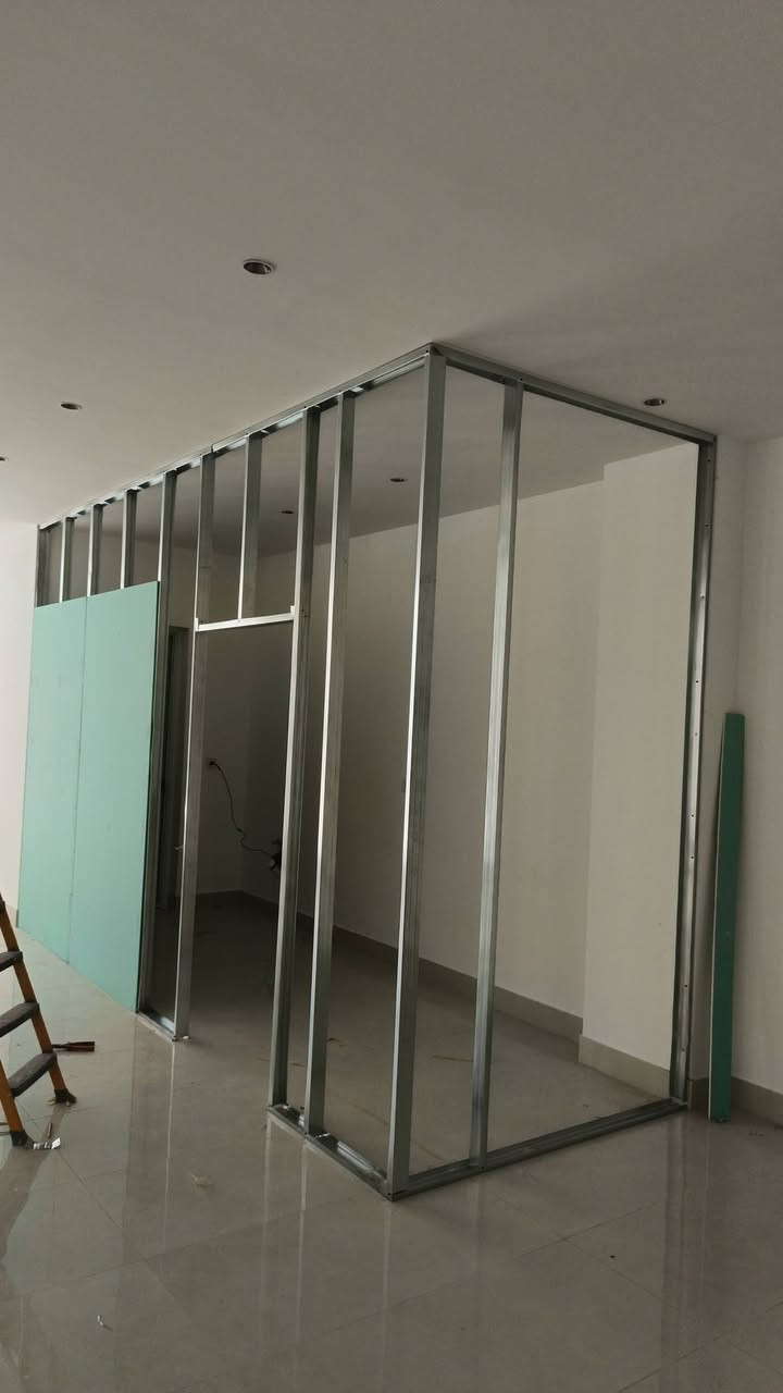 فريق ديكور كامل كافت الديكورات نعمل وستفسار ع هذه الرقم واني خادم ***********
