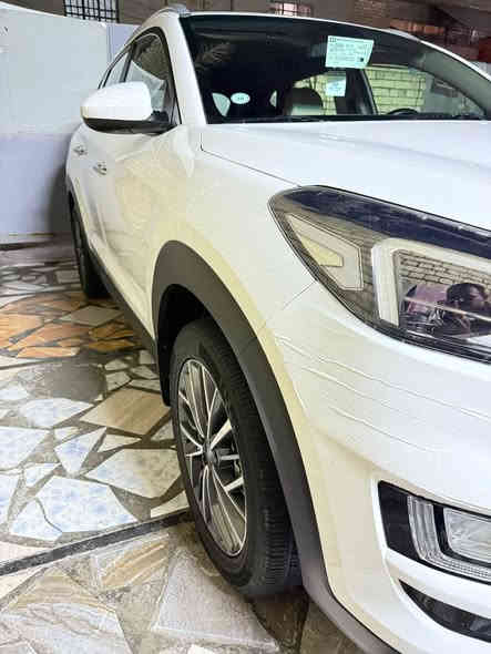 السلام عليكم من رخصت الأدمن المحترم 
توسان 2020 خليجي 
فول مواصفات عدا الفتحه 
خمس عدسات 
اريل نفكيشن 
كامره دواره 
تخم تاير جديد 
خمسه ويل كب 
اشاير بلمري 
حساسات امامي خلفي 
سياره ماشيه 59 الف قابل للزياده 
والسياره وكالة الگاصد وجديده سياره
بيه فقط شخوط بالباب االي وره الصدر قليل جدا والجامملغ مثل ما موضحات بالصوره 
تجي وتشوف بعينك السياره اذا مو احلى من الصوره لا تاخذها 
السعر 22$ الف وبيها مجال  
مكانها بغداد العبيدي تفاصيل اكثر اتصل ***********
