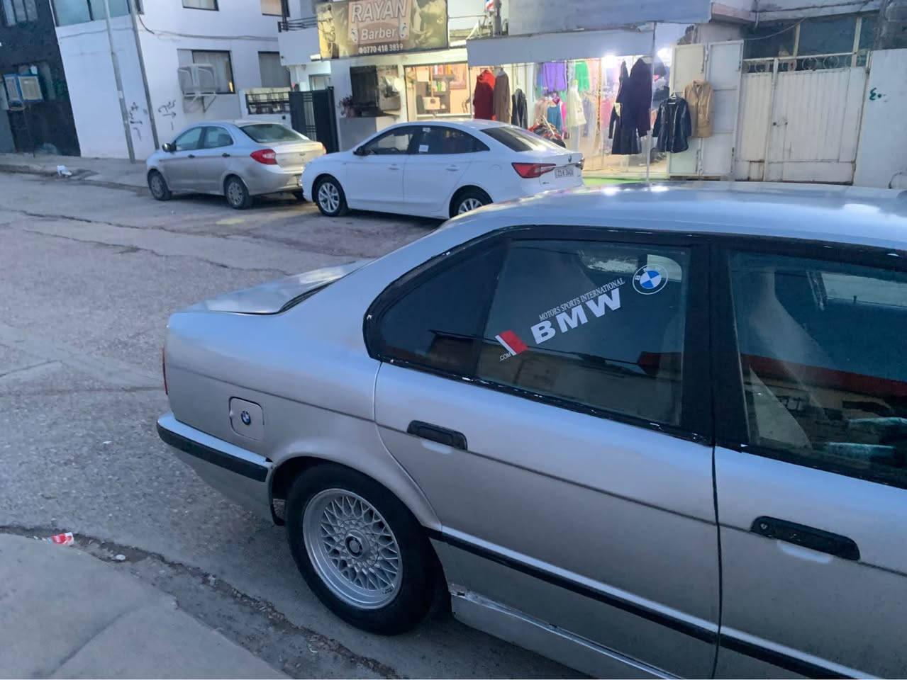 ماشااللە لە ماڵی هەموو لایەک نمونە لە جوانی
BMw ئارمي هه ديه يه ياني حلوج

مەکینە 525 گێڕ عادی
مۆدێل 1993
گێڕو مەکینەوە کارەبای و ئەکسلی بەشەرت 
ماشااللە زۆر زۆر بە قوەته 
تەقەو ڕەقەی نیە زۆر تنوتۆڵە
٤ جام کارەبا
چوار تایەو ویلی لۆکی لە ژێرە
ناوی زۆر زۆر جوان و پاکە
 26گەلاو مەعامەله
شوێن سليماني
ڕەحمەتت لێ بێ جوان بیخوێنەوەو ئەو کات نامە بنیرە لە ***********
 وەتسئەپی لەسەرە 
بچوکی هەموو لایەکم السليمانية, العراق
