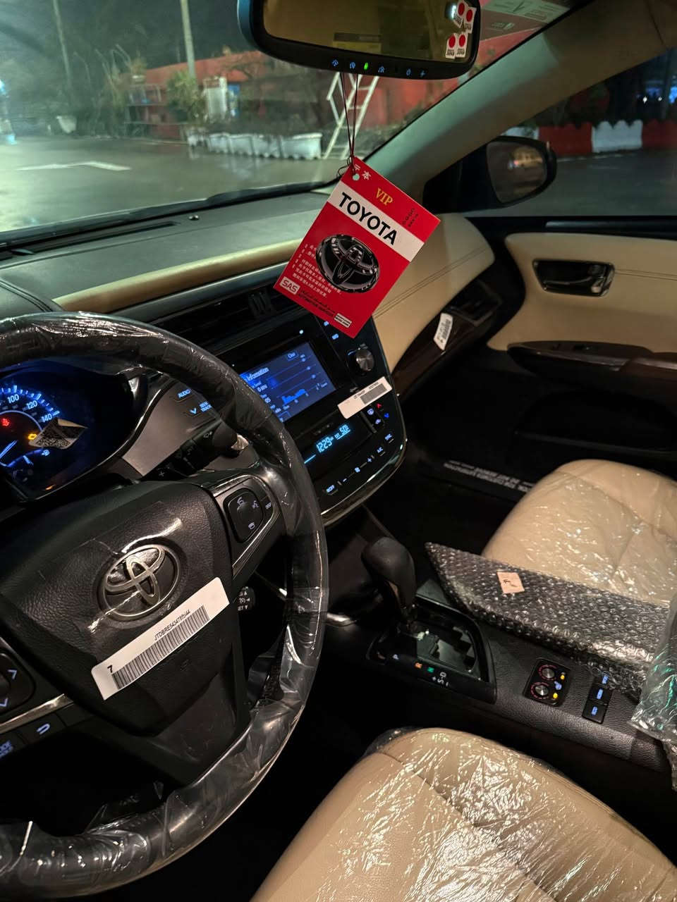 ‎تويتا ئه ڤه لؤن ٢٠١٣
‎ مواسفات ئه مريكي لیمتد بي ره قه م دوبي براوه براوه 
‎فول مواسەفات 
‎به سمه كوشن خه زن 
‎كوشن كاره باي  كوشن گه رم 
‎كامل مسروف كراوه  
‎٤ تايه و ويلي لؤكي له ژيره ١٨ 
‎توندو تؤله  
‎دەعموليدروي نيه 
‎كيرو مه كينه ي به شه رت ديجتاليشي نيه 
‎شوين رانيه 
‎نرخ ٩٦ گلا محامليكي كه م 
‎فايبر واتسئاب
***********
*********** رانية, السليمانية
