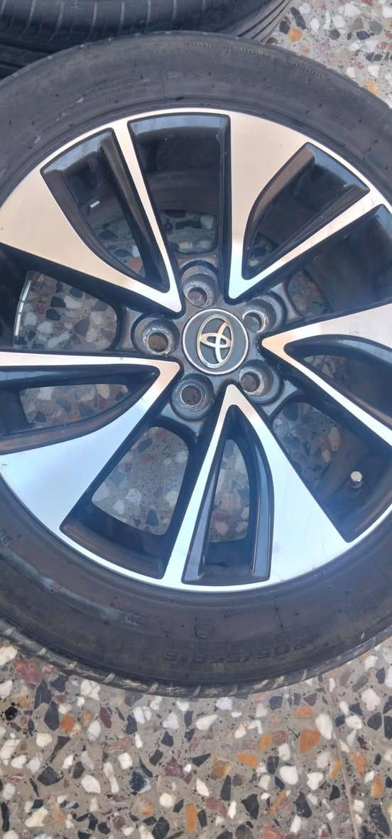 السلام عليكم 
للبيع 
تخم ويل كب مال كورلا حجم 16 نضيف لا كسر لا لحيم ولا عواج مع تخم تاير 
السعر 290
الاتصال ع الرقم ***********
