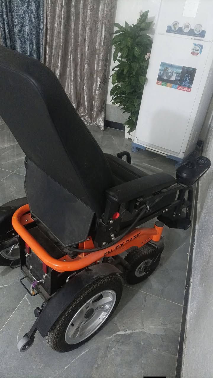 السلام عليكم عربانه للبيع
ب باكيت جديده 
رقم تلفون ***********
عربانه شحن الاصليه
تمشي كم كيلو فوق 18 كيلو 
وزن تشيل فوق 125 
تمشي سريع وبطيئ
سعر400وبيها مجال
