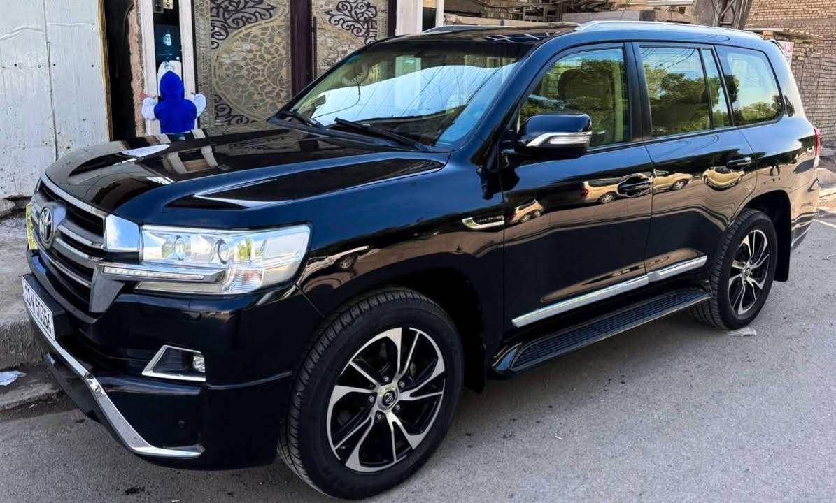 سلام عليكم لاندكروز موديل 2017 ماشيه 135بريم اصلي ام difdi فول مواصفات عنواني بغداد رقم *********** السعر 《440وبيها مجال
