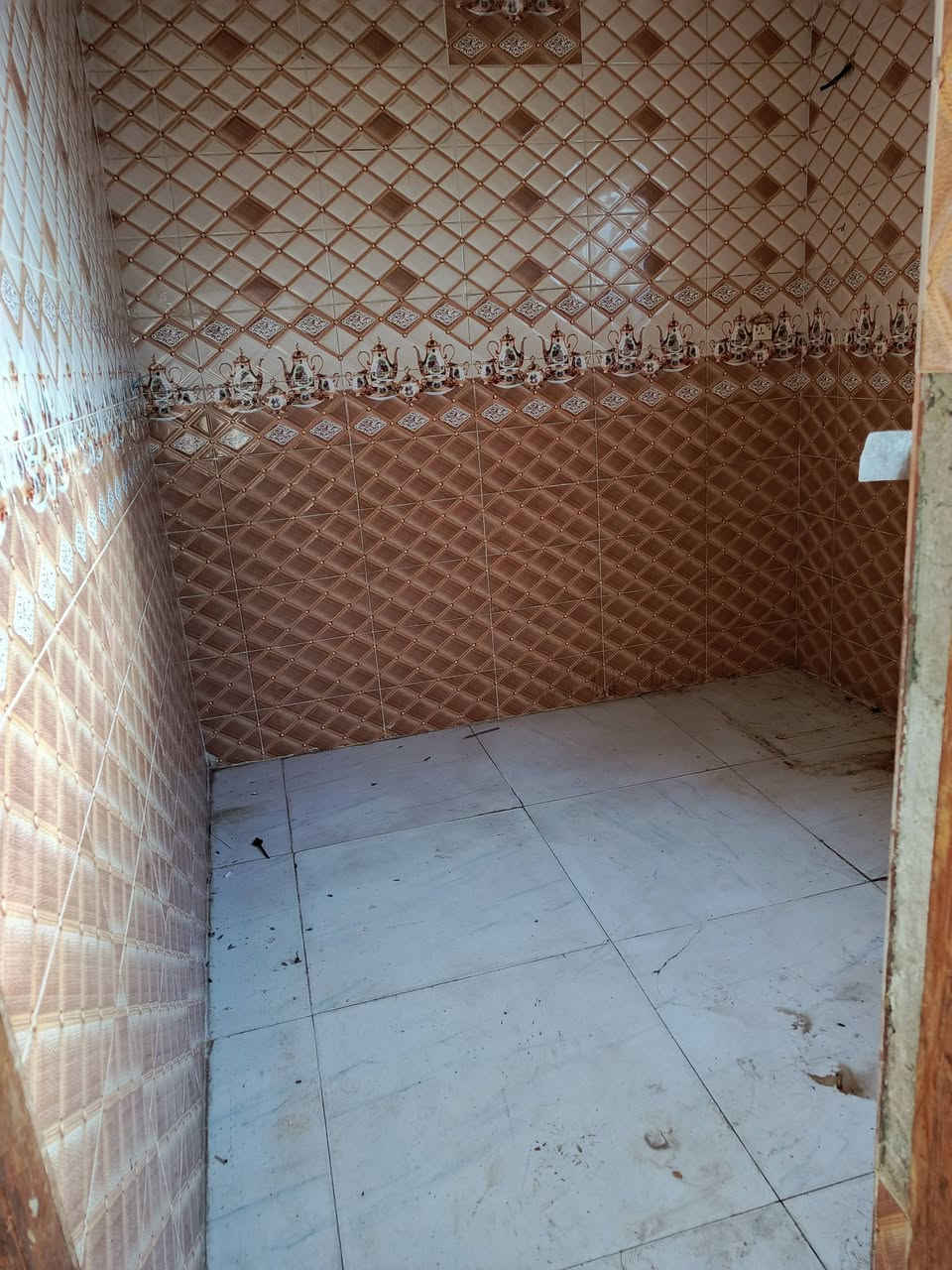 البيت للايجارنجف حي النصر ميلاد بالبدايه قريب للشارع مساحته 100م يحتوي على غرفه وصاله وستقبال سعر الايجار 300 رقم الهاتف ***********
