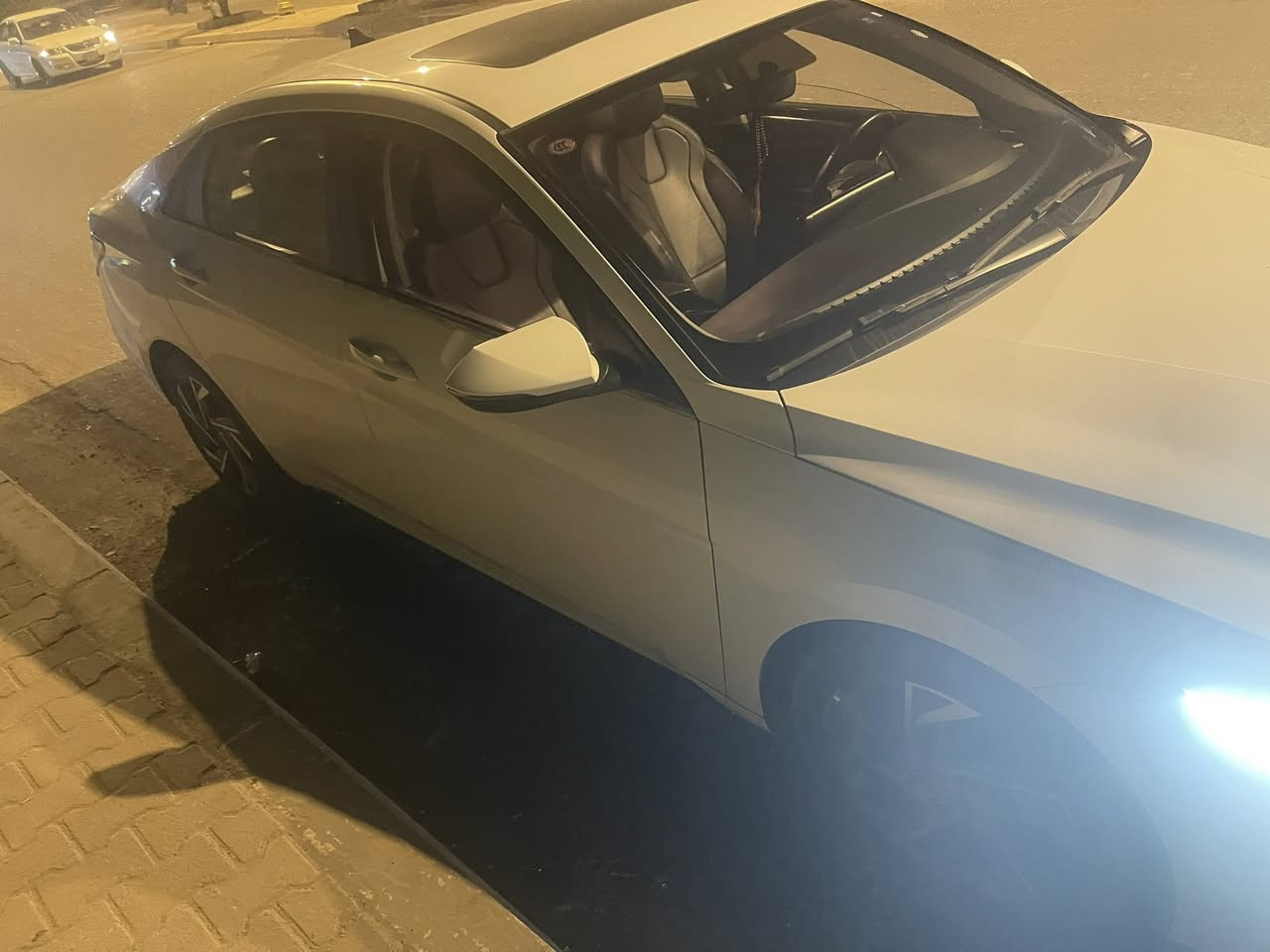 السلام عليكم النترا موديل 24 مكفوله كفاله عامه محرك 1500 تجميع صيني فتحه سقف وبصمه السعر 140 وبيها مجال
