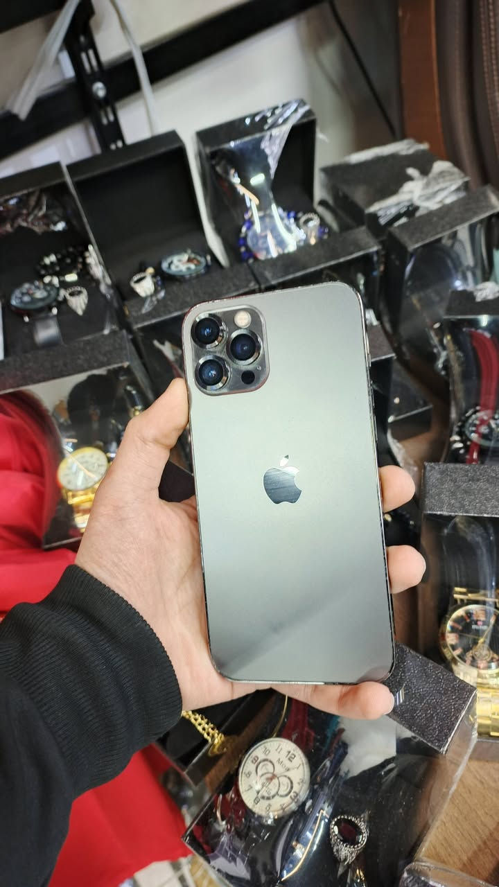 12برو ماكس للبيع مبدل بطارية سعره 300وجه لوجه مكاني موصل وهذا رقمي*********** واهلا وسهلا بالجميع
