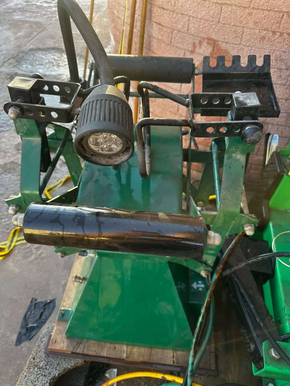 سلام عليكم غراض لبيع قالعه وشالخه ودريل هوة كبير وزغير ورفوف وتانكي دهن 1000لتر وحوض وميز ستراحه مرتب هوة وكرسي مكان بغداد رقمي ***********واتس
