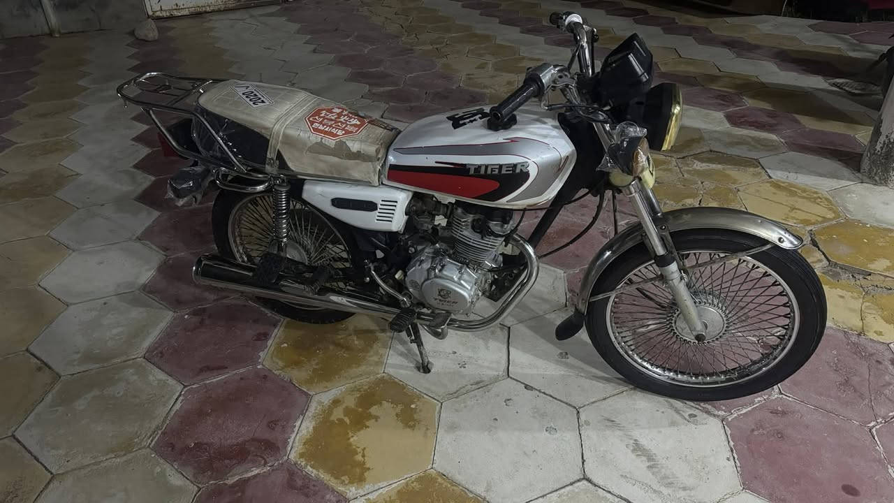 السلام عليكم
دراجه تايكر 
موديل ٢٠
أوراق ٥
دراجه حلو كلش
كربيت شغاله 
ما بيه نقص
السعر ٤٥٠ وبيه مجال
المكان واسط الزبيديه 
***********
