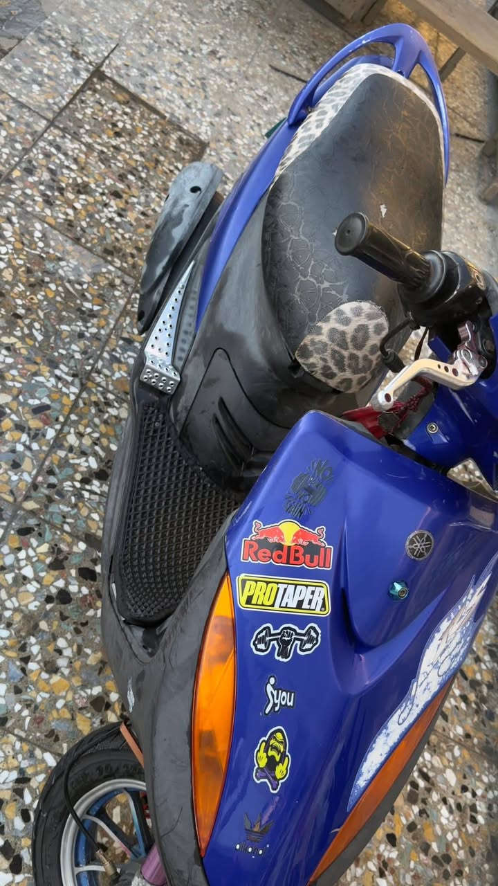 سلام عليكم 
ماكس عدله كفاله عامه ختم واحد وي المكينه  
شلعه ومعدل فول كهربائيات كلها شغاله 
بيها تزويد خارجي (يدات بريك +صدر امامي خلفي 
+ اشاير وبك لايت مال 4ولفات +ويل مشيف اصلي +
فراك بريك + قطره اكسل وقاعده مال رقم ) دراجه مذب عليها ربع دينار ستوني مسواي ادامه للكلجات 
مكانها نعمانيه وسعرها 950وبيها مجال 
***********
