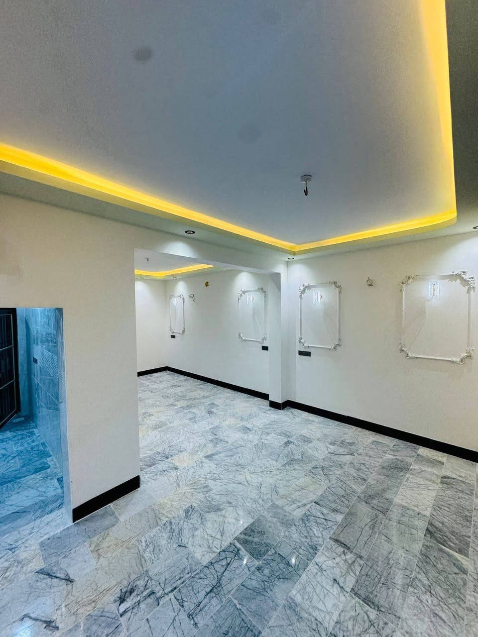 يالله الهم صلي على محمد والي محمد يوجد بيت مساحه 100متر طابق واحد بناء طابوك جمهوري بي غرفه وصاله واستقبال ومطبخ وصحيات عمل درجة اولى كافة الخدمات ماء مجاري كهرباء وتبليط طابو زراعي قرار محكمة البيع مباشر معه صاحب الارض موقع البيت كربلاء مجمع الابداع قرب جامعه العميد بصف علوه المخضر طريق الرابط عمود 1182طريق نجف كربلاء يصلح سكن او حسينيه للزوار الاستفسار انتصل على الارقام التالية 
***********
***********
واتساب موجود تحياتي للجميع
