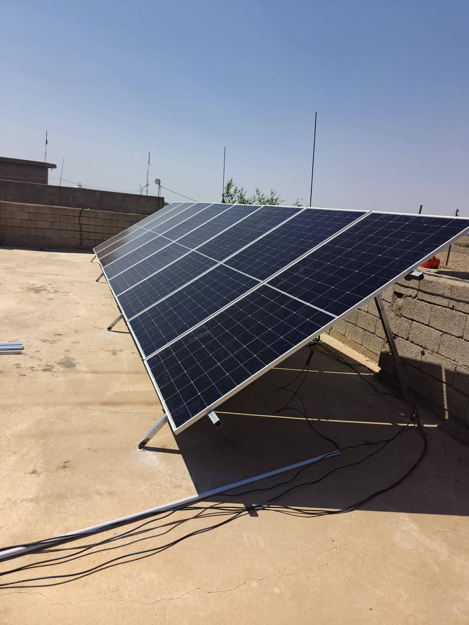 منظومتنا لهذا السبوع في  ديالى كنعان 🌞⚡🌿
تستمر شركتنا في تنصيب منظومات الطاقة الشمسية و التخلص من خط المولدة و مشاكله المستمرة حيث تتميز منظوماتنا بالكفاءة و الاعتمادية بالاضافة الى الضمان الحقيقي  🌞⚡💪 
حجم المنظومة : 16 امبير ⚡ نهاري و 16 امبير ⚡ ليلي 
 و تم التنصيب من قبل كوادرنا الهندسية المتخصصة في هذا المجال 
وتتكون المنظومة من : 
⚡ 8ألواح لونجي 10x 640واط   
⚡ انفيرتر 6.2كيلواط 
⚡ بطارية ليثيوم 16كيلو
⚡ بالاضافة الى بورد الحماية و الاسلاك
استفسار اتصال ع رقم. او ع واتساب 
***********
