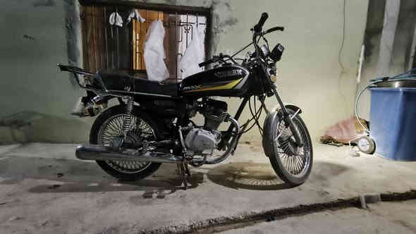 دراجة موديل 17 نضيف
مابي اوراق كهربائيات شغالة 
السعر 225 وبي مجال 
للتواصل خاص او الاتصال
***********
