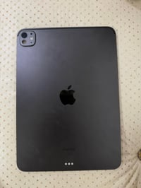 ايباد 11 برو بطاريه ٩١ ذاكره ٢٥٦ للبيع 07710848483