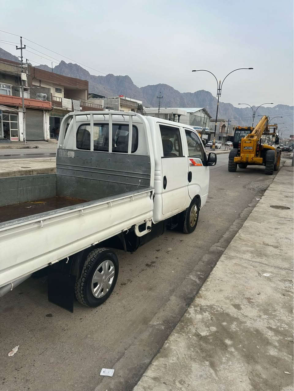 به ناوي خواى گه وره ميهره بان 
براوه يه و علوجه كيا ٢٠٠٧ لؤك لؤك تازه داخل بووه هه موو گياني له سه ر شه ريكه ماوه ته وه مه كينه ٣٠٠٠ انجكتر مه كينه ره ش مه رغوب گير عادي گيرومه كينه و اكسل و ده حم وليدران به شه رت خايسي نييه كامل كاره باي به شه رت جوار جام كاره باي قفل مه ركه زي وه سف كردني ناويت سه ياره كه مالي مه ده نى به شه رت ده حامي بو ده حامي به شه رت جركه و سه د دولار بشكينه بريك و هه موو شتي به ستراوه له رانيه م 
*********** رانية, السليمانية
