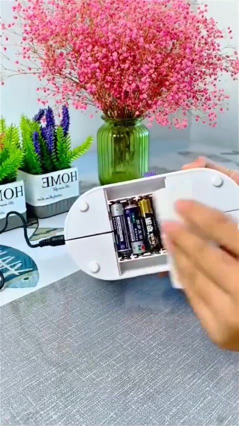 خيطي هدومچ بدقايق وبدون تعب! 🧵 ماكينة الخياطة الميني عملية جداً. حجمها صغير وتنشال بكل مكان. تصلح كل شي بسرعة (تقصير، تعديل) وتشتغل بالكهرباء او الباتري (البطارية). سهلة الاستخدام ومثالية للمبتدئين وللتصليحات الطارئة.
☎️ للحجز والاستفسار يرجى مراسلتنا على الانستغرام : https://www.instagram.com/bronze.store.iq?igsh=MWV1NG5lbjV0djU5Yg==
💵 السعر : 15000 آلاف فقط 
التوصيل لجميع المحافظات 🚗


**إذا كنت صاحب هذا الإعلان وتريد حذفه لأي سبب، رجاءا أرسل رسالة إلى الدعم الفني**