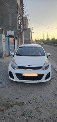 كيا ريو موديل ٢٠١٧ امريكي  السيارة نظيفة وما بيها اي نقص بيها صبغ بالج...