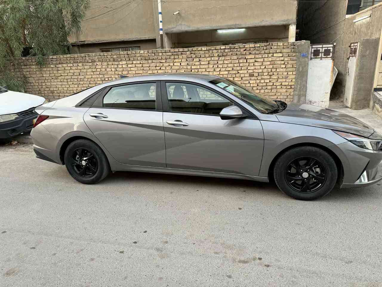 السلام عليكم 

النترا موديل 21 رقم اربيل باسمي ماشيه 47 الف حادثهه جاملغ والبنيد مصبوغ شواصي لغود كفاله ايرباكات كلهه سليمه عده الحادث مابيهه اي تعديل ولا صبغ السعر 145 وبيهه مجال بسيط مكانهه بغداد شارع فلسطين 
***********
