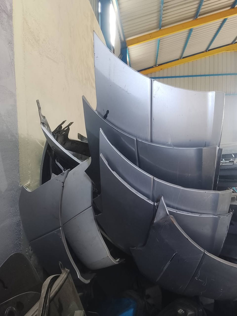 السلام عليكم ورحمه الله وبركاته اخواني موجودات قطع غيار ستاركس مسكر سكك ابواب سلايد خلفي يمنى ويسرى.دعاميات اخر قطعه ابيض بيها كسر قليل .دبت زراكه موديل 2007 .اقفاله جميع أبواب يدات موديل 2007 داخليات وخارجيات مسجلات متنوع كذالك شاشات متنوع.وجميع قطع موجوده . العنوان بابل الحمزة الغربي حي الصناعي قرب المتنزه الاستفسار اتصل على هذا الرقم.***********
