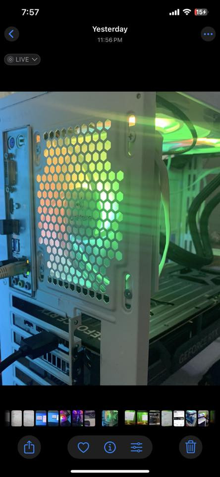 تجميعيه كاملة مكملة ناقصه بس كارت شاشة سعره 500 قفل اذا شراي تفضل خاص  اعتذر ما اجاوب تعليقات اكرر ناقصه كارت الكارت الي بالصور فقط للتشغيل لعرض الصوره تاخذه من البيت ضمان على السانك فعلت وندوز ونصبت كامل التعاريف من تاخذه بس شد عليه كارتك وتعرفه وتونس كلشي مكتمل بيه اليوم نصبت عليه نظام جديد مراوح جدد بورد جديد اليوم ماخذه ورامات كذلك جدد اليوم ماخذه المواصفات
1- r7 2700x
2-بورد b450 msi m a pro max2 
3-بور سبلاي روكيت 750واط
4-مبرد مائي براند بايسكي 240ملم مروحتين 

5-كيس لون ابيض +جامة 
6-هارد لكسر128 گيگا 
7-كت فانات 6 قطع اثنين بالاعلى واثنين بالجنب ووحده تخرج هواء بالخلف والسادسة على البور سبلاي كلهن مربوطات على هاب واحد 
8-رامات 16 گيگا قطعتين ام الثمانية تي فورس تردد 3600 وcl 18
شراي راسلني خاص ادزلك تفاصيل اكثر وصور اكثر ضمان على السانك وتاخذه من البيت واني خادم للعلم التجميعيه هسه شديته لانه وصلني بورد ورامات اليوم شوف الحرارة عشرينات مال معالج لانه معجون جديد حرفيا كلشي جديد بيه تجميعيه اقتصادية ناقصه بس كارت شاشة


**إذا كنت صاحب هذا الإعلان وتريد حذفه لأي سبب، رجاءا أرسل رسالة إلى الدعم الفني**